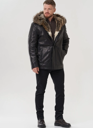 Мужская куртка с капюшоном на мехе из волка