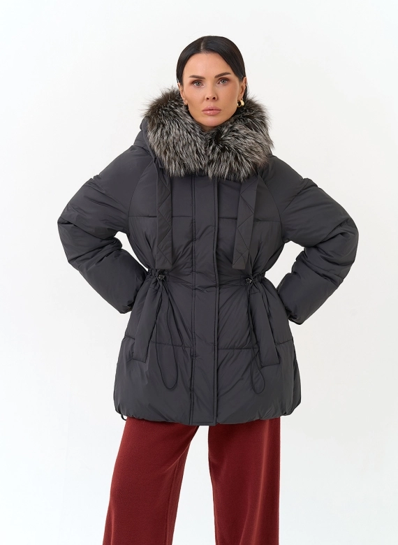 Женский пуховик с мехом чернобурой лисы на капюшоне фото