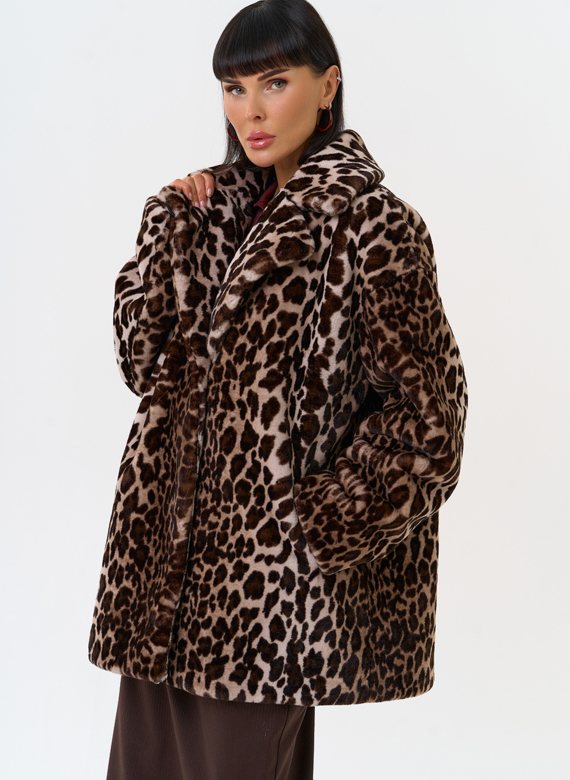 Женская шуба из эко меха с анималистическим принтом