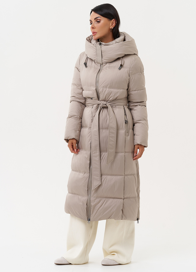 Длинный женский пуховик в бежевом цвете модель № 31292 меха малина
