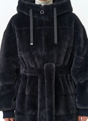 Женская шуба из эко меха с капюшоном фото