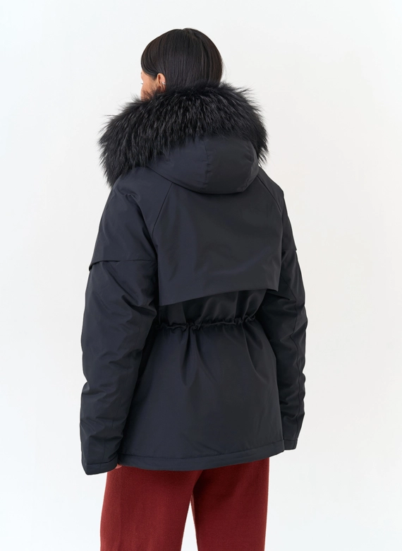 Женская куртка с мехом чернобурой лисы на капюшоне фото