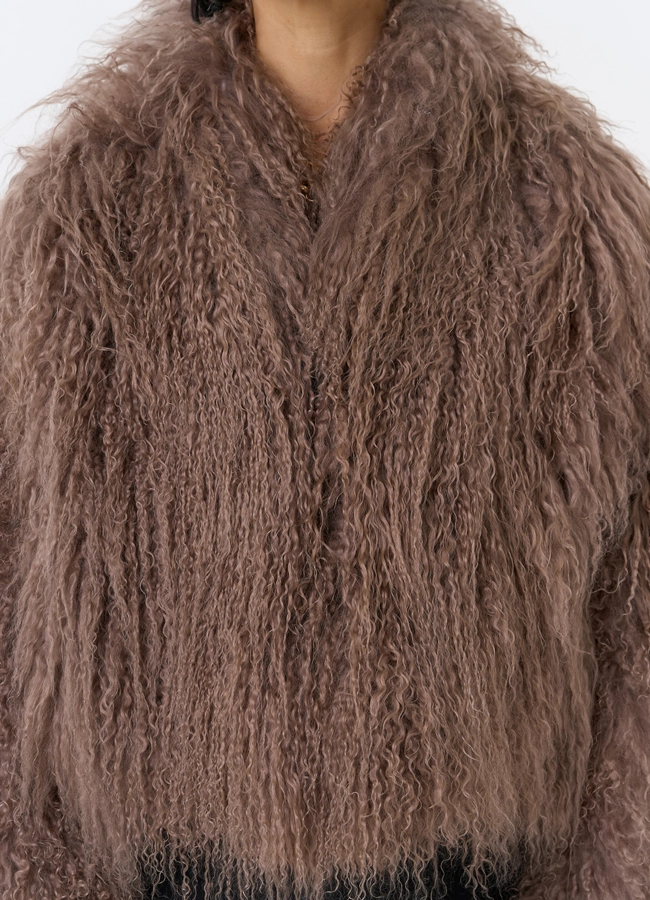Короткая шуба из ламы модель № 31781 в рассрочку