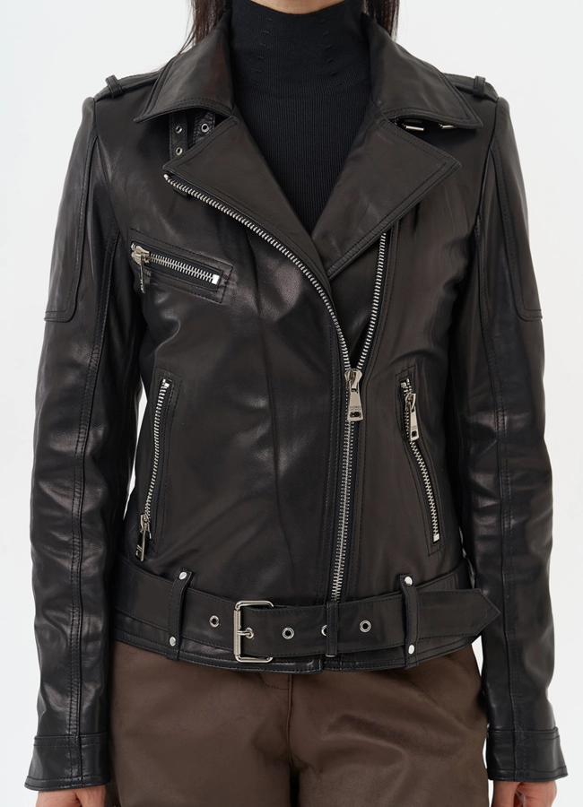 Женская куртка - косуха черного цвета  модель № 19903 универмаг малина