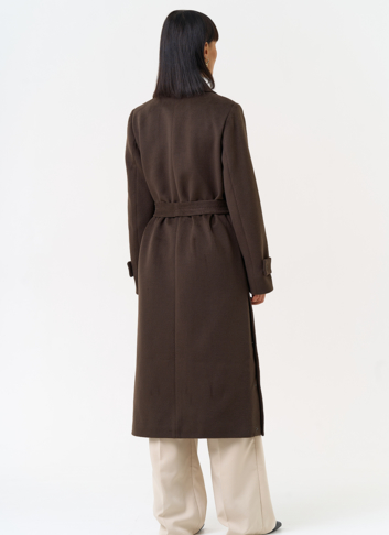 Женское пальто с английским воротником