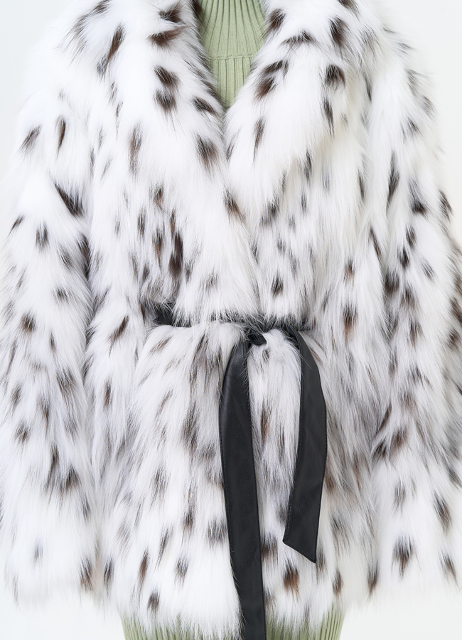 Белая шуба из меха лисы с поясом модель № 31648 универмаг малина