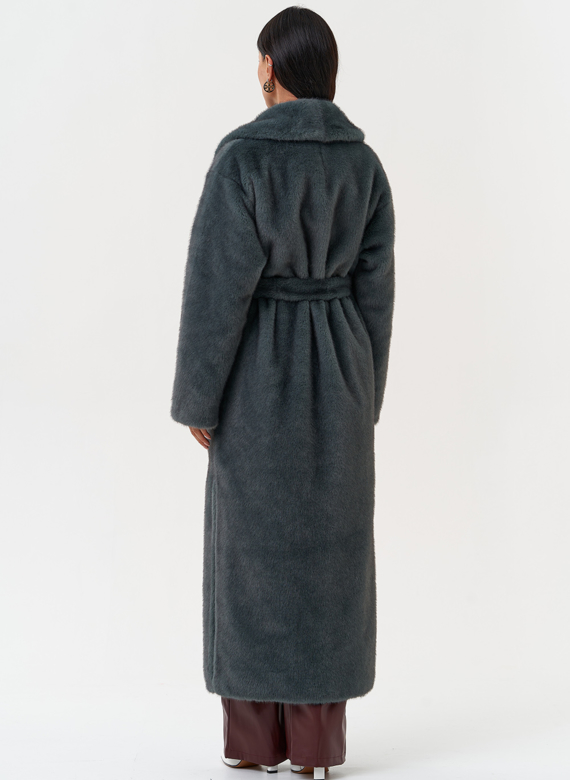 Женское пальто из эко меха в цвете ментол