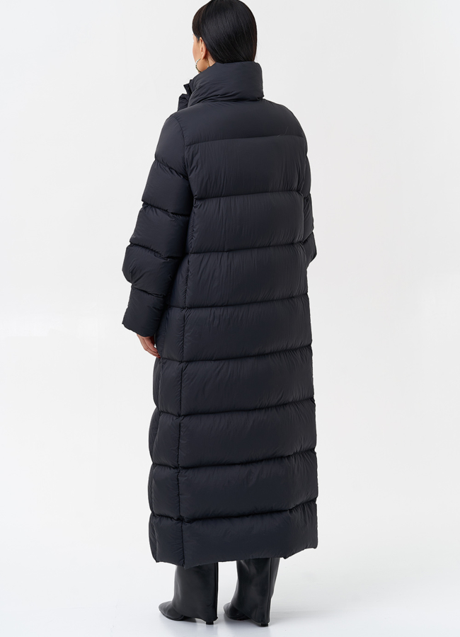 Женский пуховик черного цвета  модель № 28974 в рассрочку