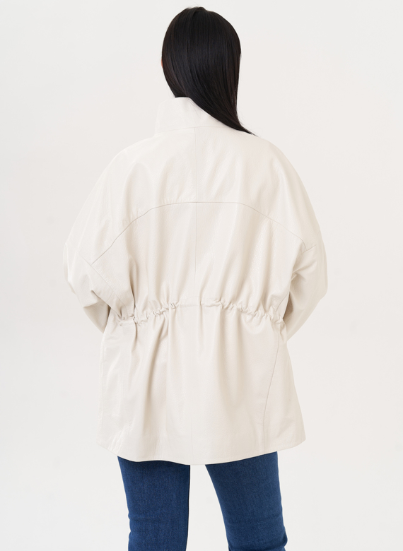 Удлиненная куртка из натуральной кожи белого цвета