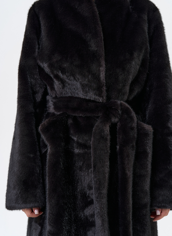 Женское пальто из эко меха с воротником шаль