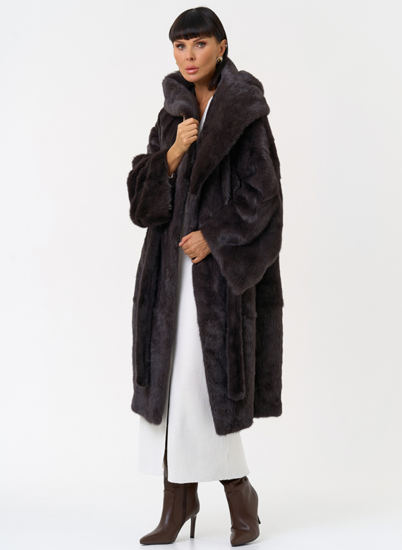 Женская шуба из меха норки с капюшоном 